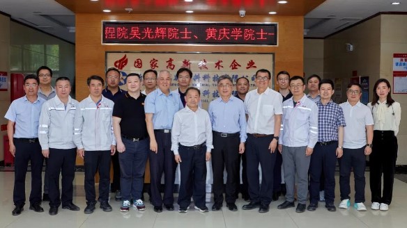 中国工程院院士吴光辉、黄庆学来新疆湘晟调研